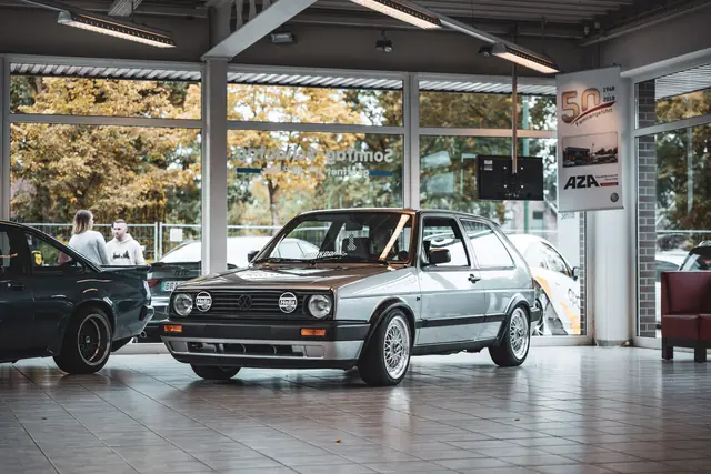 Golf im Showroom